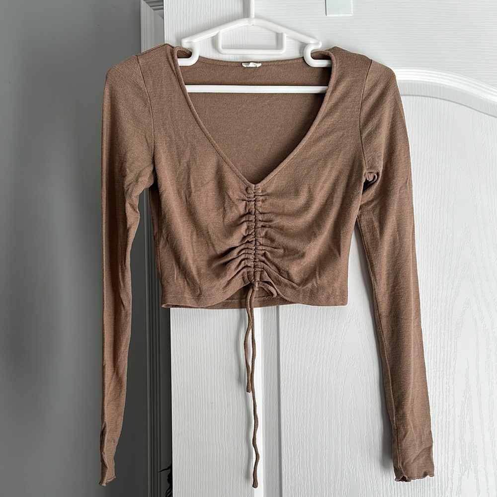 Aritzia Wilfred Free Ruched Long Sleeve Crop Top
